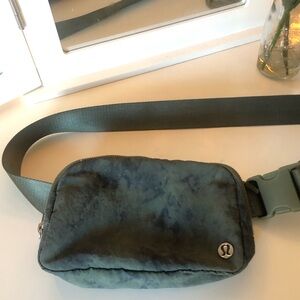 Lululemon everywhere belt bag green gorpcore rare tie dye fannypack